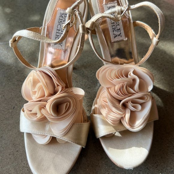 Badgley Mischka Women's Nude Floral Heel - Picture 3 of 5